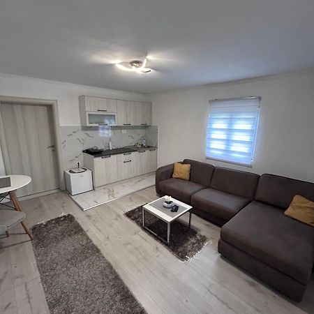 Apartment Airport Dd Mitrovici  外观 照片